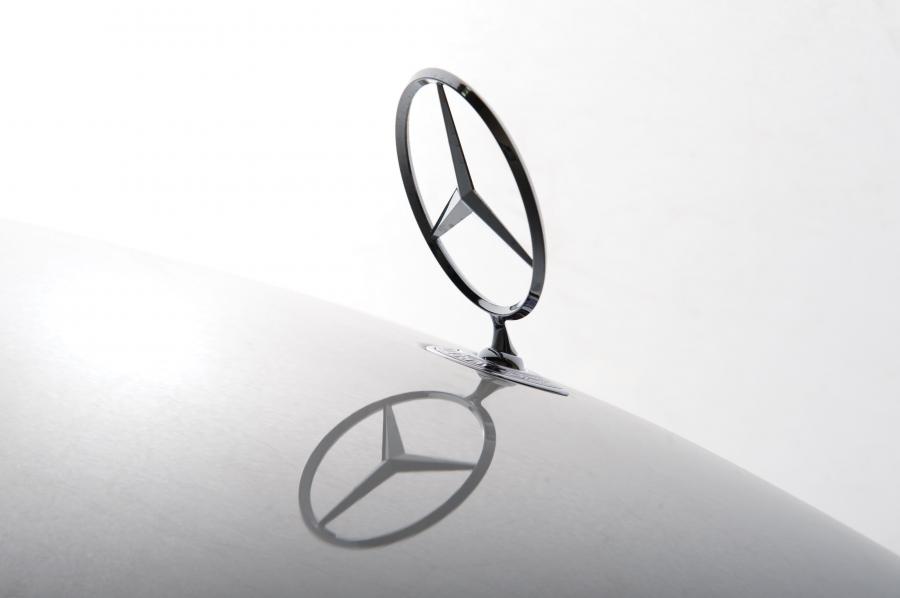  Mercedes-Benz E55 AMG 2004 года  (фото 3 из 8)